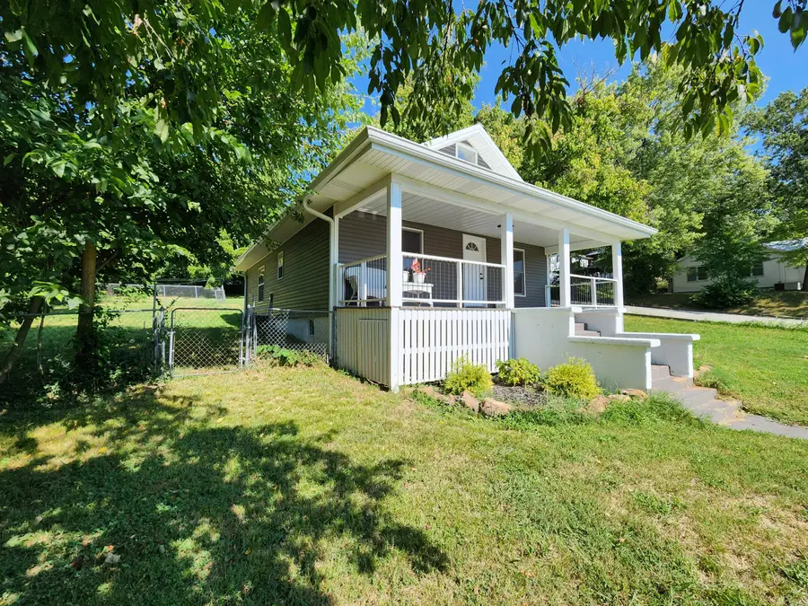 106 Mountain Street, Cassville, MO 65625 - #3