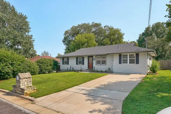 3222 W Olive Street, Springfield, MO 65802