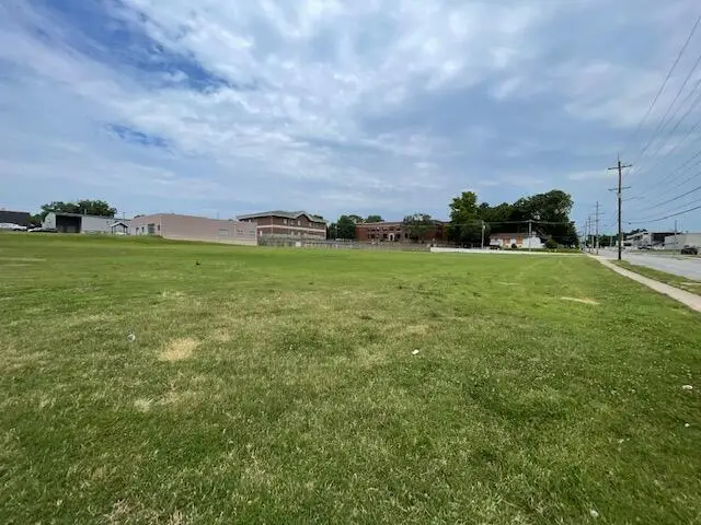 835 N Campbell Avenue, Springfield, MO 65802 - #1
