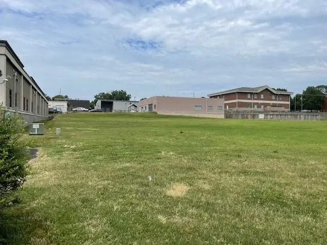 835 N Campbell Avenue, Springfield, MO 65802 - #3