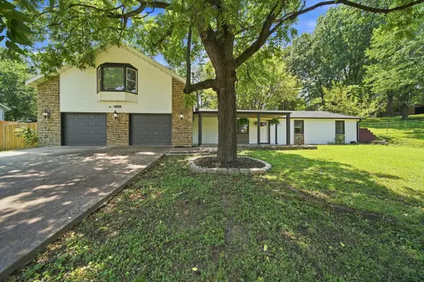2228 E Huntington Street, Ozark, MO 65721