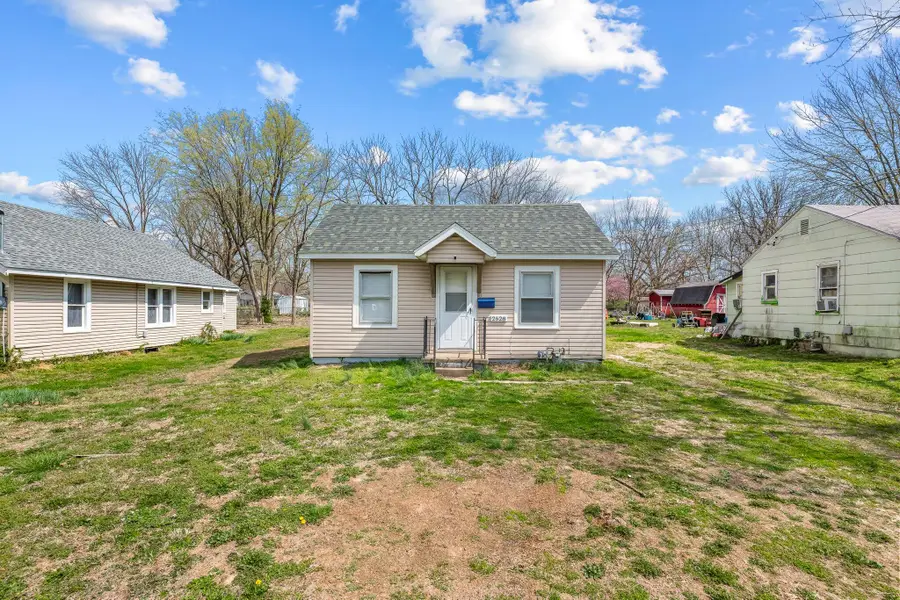 2528 N Kellett Avenue, Springfield, MO 65803 - #2