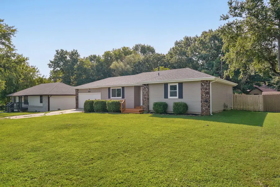 4018 W Dahlia Drive, Battlefield, MO 65619 - #2