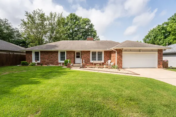1512 E Walnut Lawn Street, Springfield, MO 65804