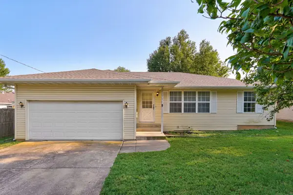 3070 W Calhoun Street, Springfield, MO 65802