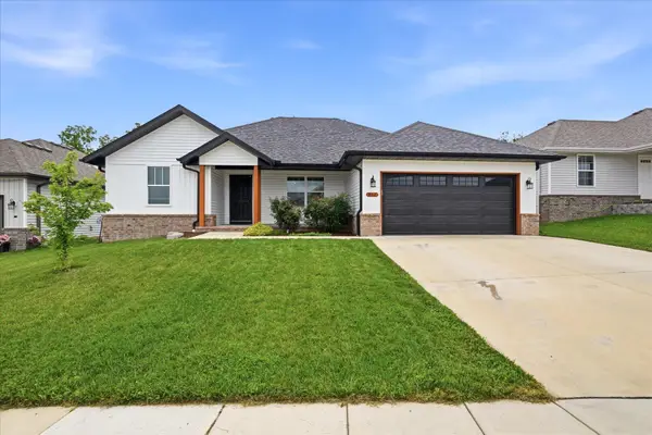 802 S Wheaton Hills Drive, Nixa, MO 65714
