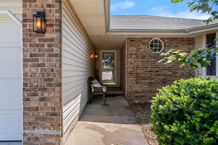 804 N Cottonwood Avenue, Republic, MO 65738 - #2