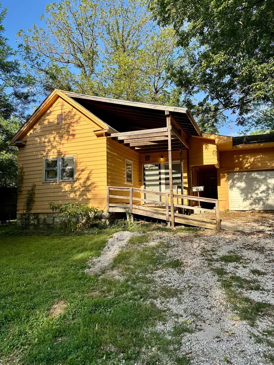 2326 N Jefferson Avenue, Springfield, MO 65803 - #2