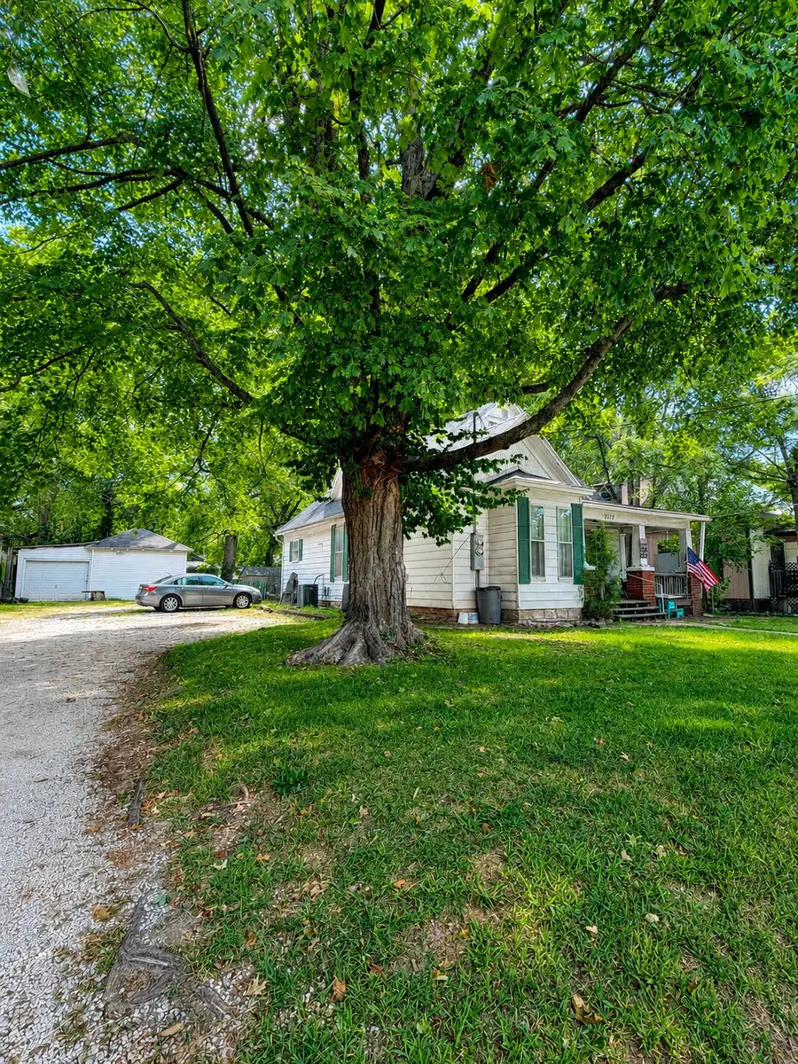 1322 N Grant Avenue, Springfield, MO 65802 - #3