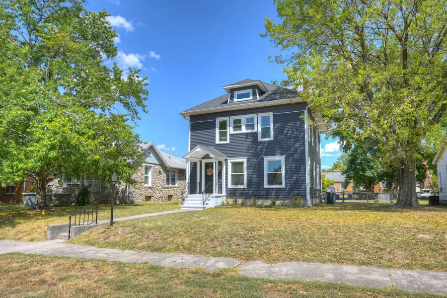 407 N Jackson Avenue, Joplin, MO 64801 - #3