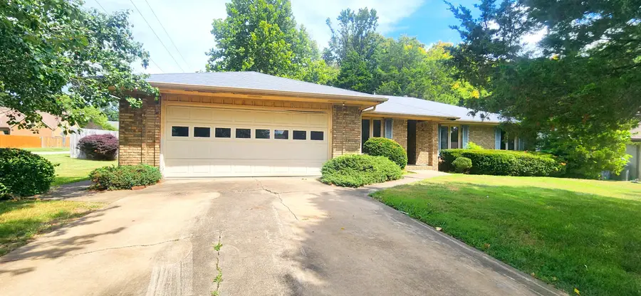 1811 E Holiday Street, Springfield, MO 65804 - #2