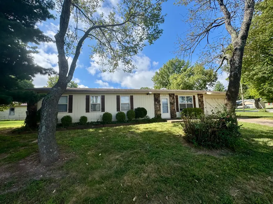 2862 N Pierce Avenue, Springfield, MO 65803 - #2