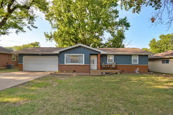 1241 E Woodland Street, Springfield, MO 65804