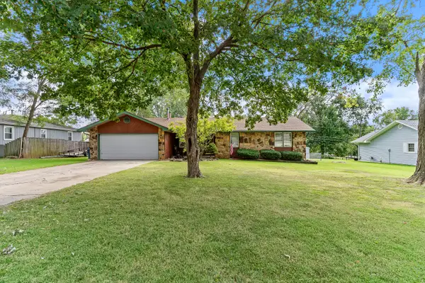 4650 S Holiday Avenue, Springfield, MO 65810