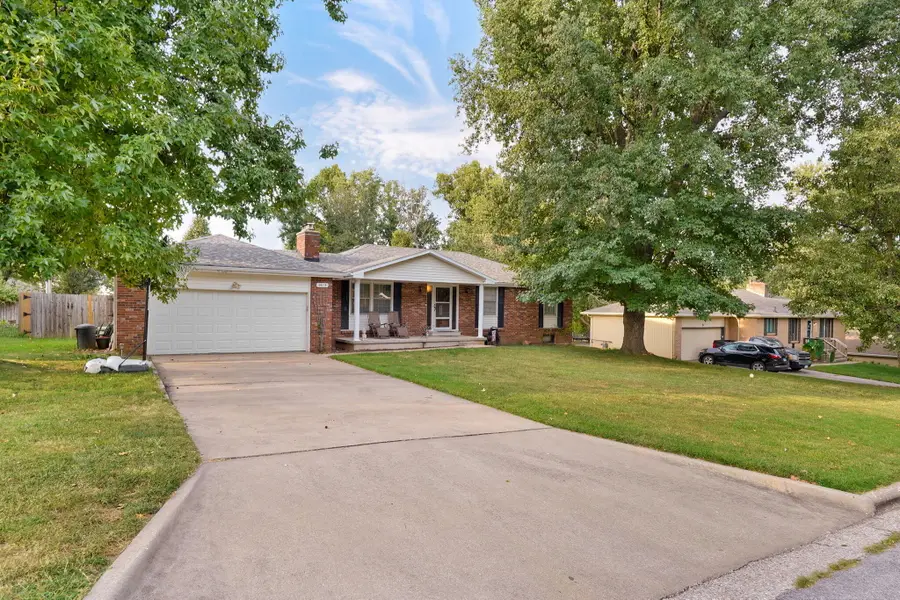 2633 W Village Lane, Springfield, MO 65807 - #3