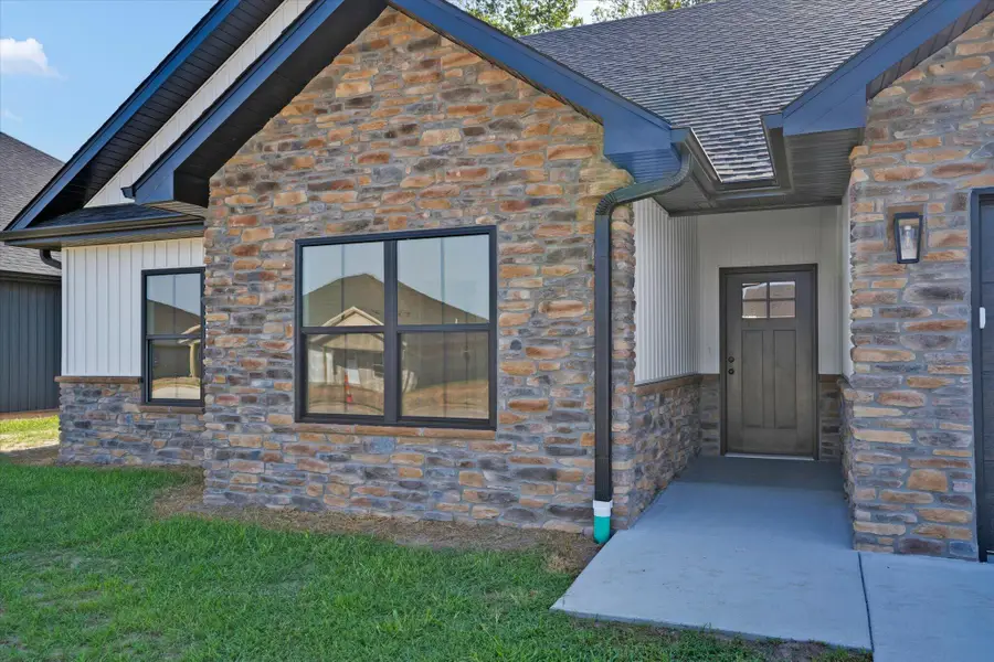 2750 S Caden Lane, Bolivar, MO 65613 - #3