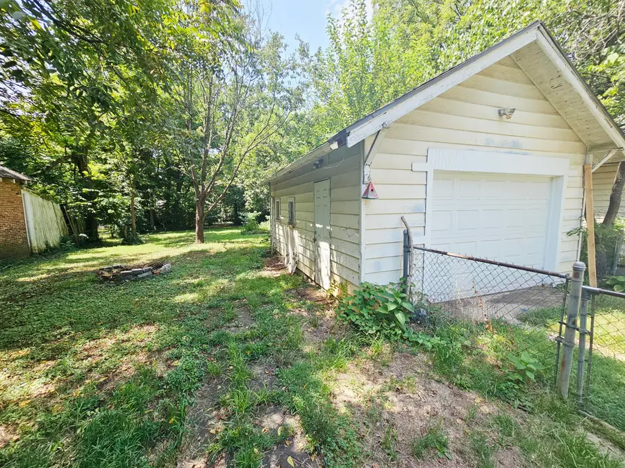827 S Missouri Avenue, Springfield, MO 65806 - #2