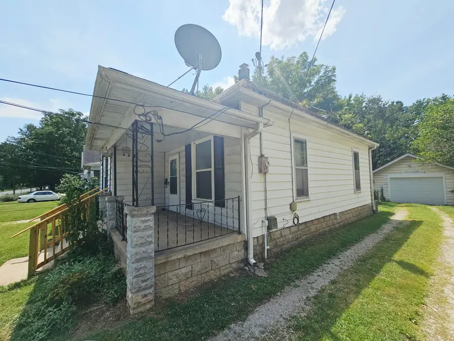 827 S Missouri Avenue, Springfield, MO 65806 - #3