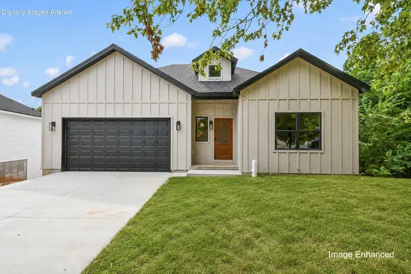 606 E Oak Leaf Court, Nixa, MO 65714