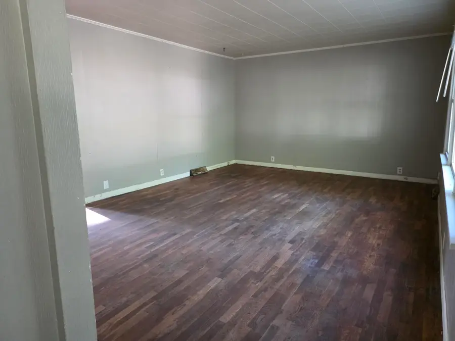 611 S Harrison Avenue, Aurora, MO 65605 - #3