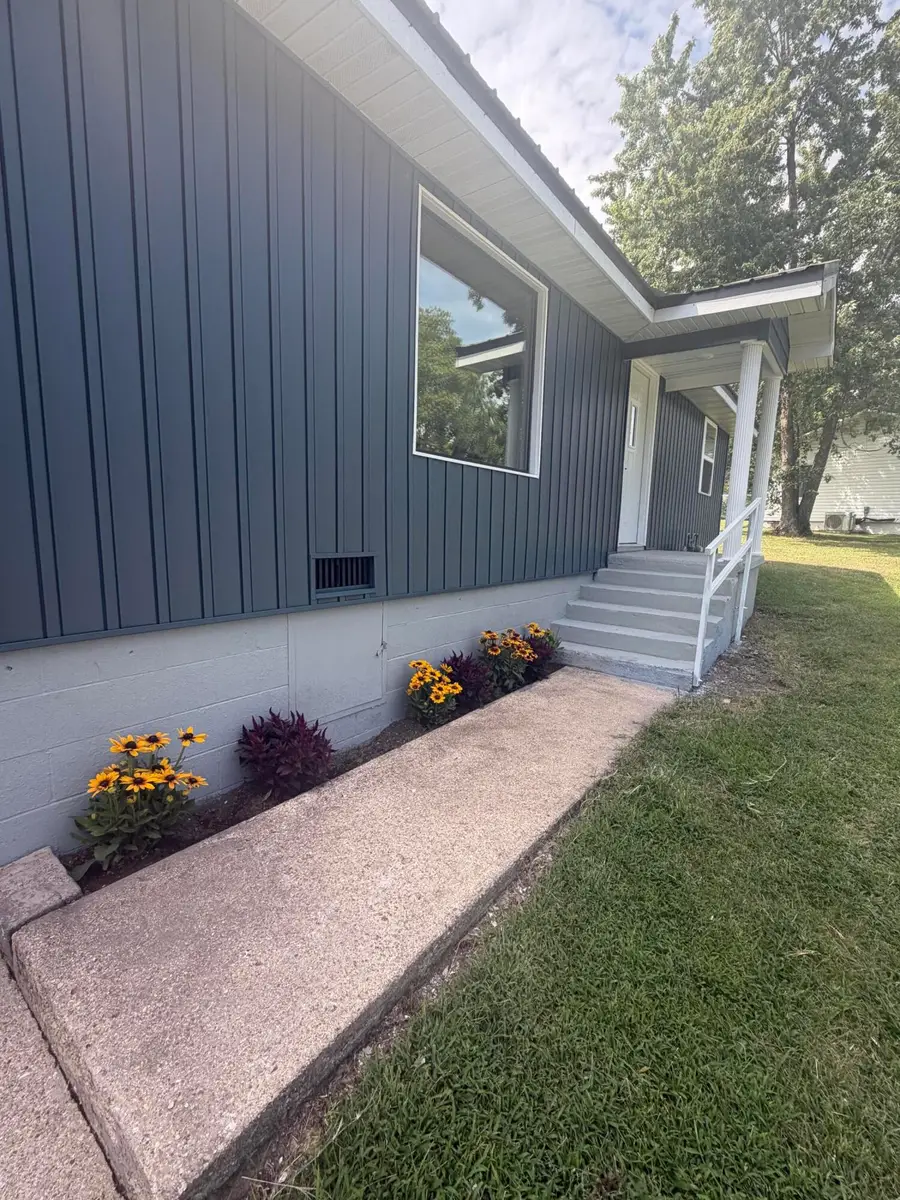 401 N Phelps Avenue, Mansfield, MO 65704 - #2