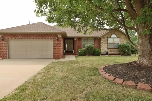 3741 N Oak Point Avenue, Springfield, MO 65803
