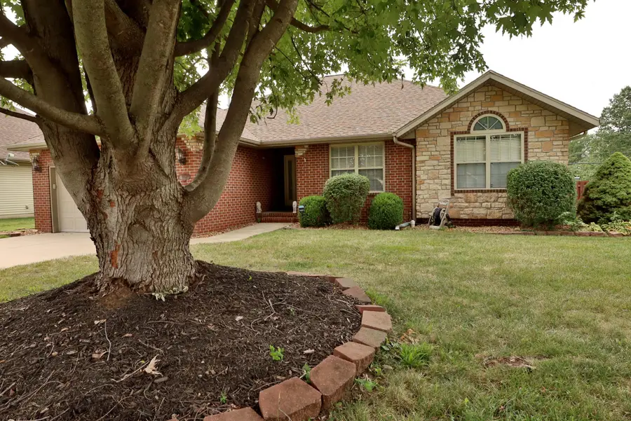 3741 N Oak Point Avenue, Springfield, MO 65803 - #2