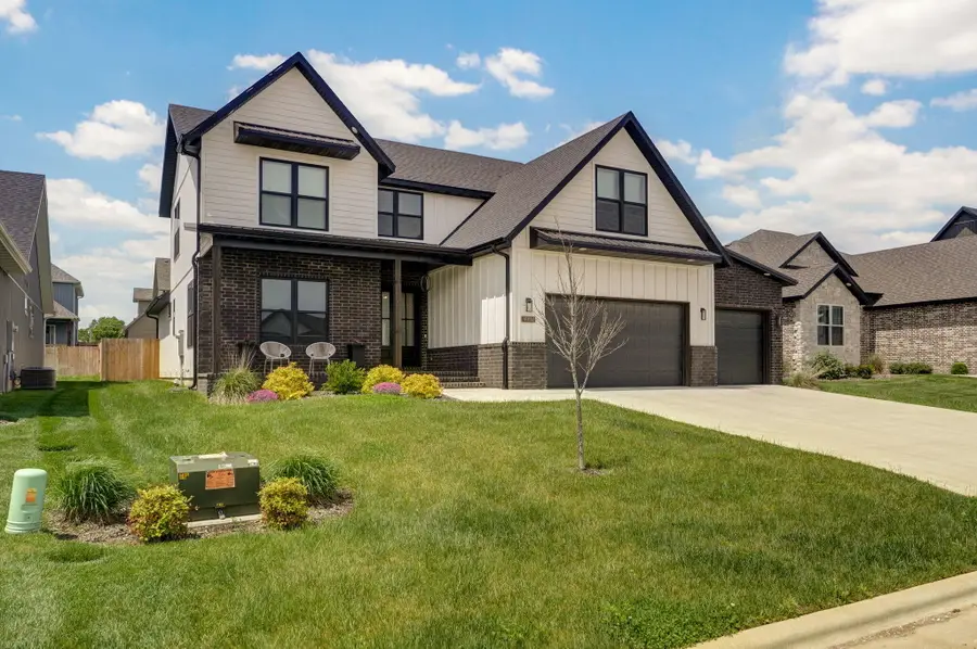 4911 S Burrows Avenue, Springfield, MO 65810 - #2