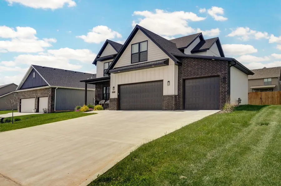 4911 S Burrows Avenue, Springfield, MO 65810 - #3