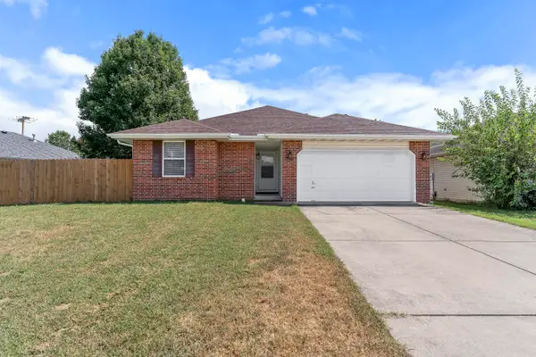 3208 W Scott Street, Springfield, MO 65803