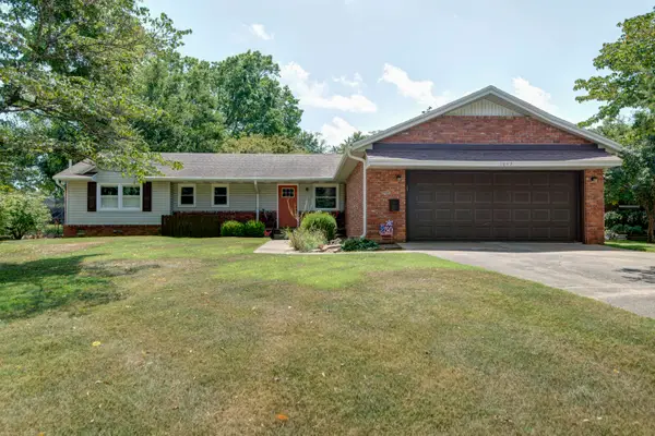 1842 E Sunset Drive, Springfield, MO 65804