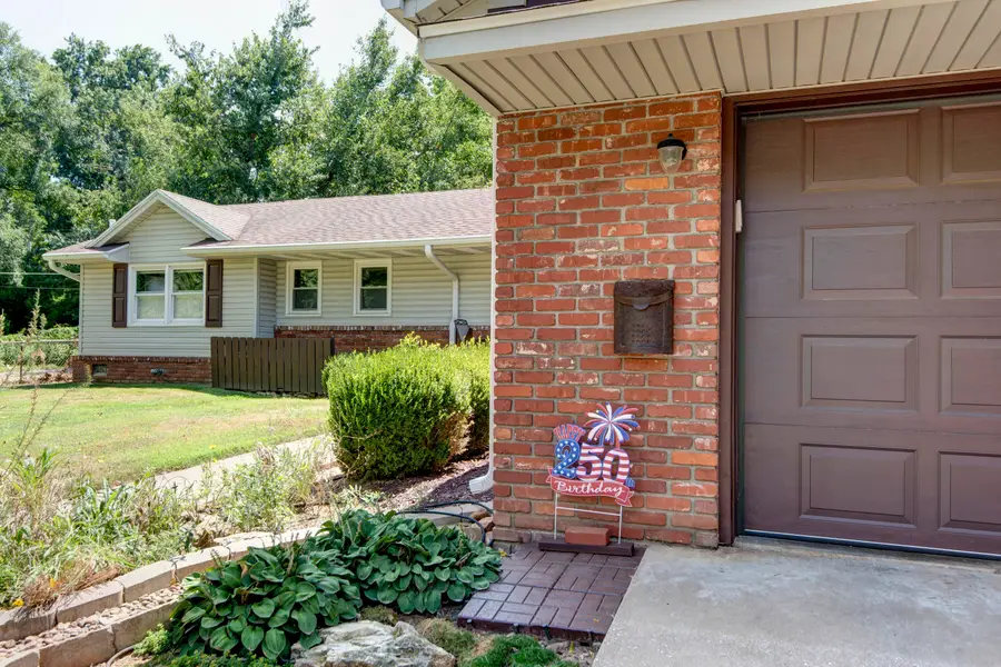 1842 E Sunset Drive, Springfield, MO 65804 - #3