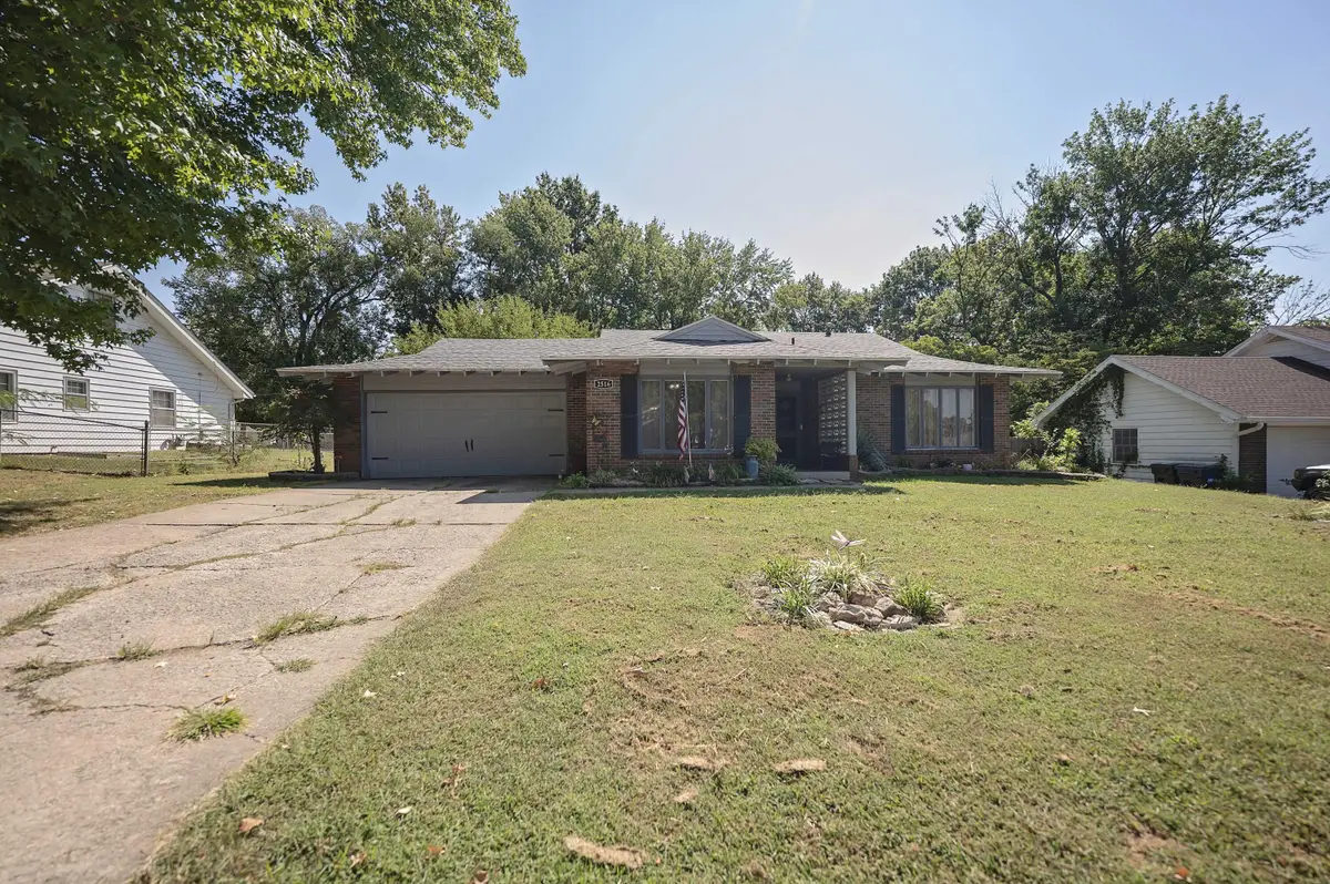 2516 S Weaver Avenue, Springfield, MO 65807 - #1