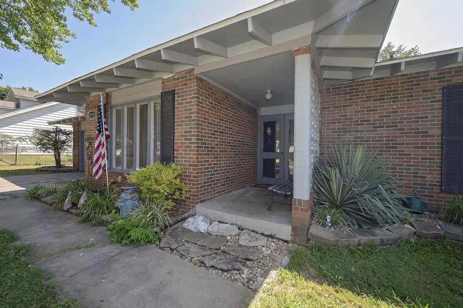 2516 S Weaver Avenue, Springfield, MO 65807 - #2