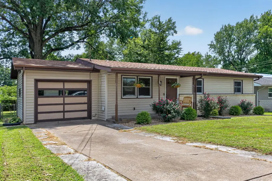 1112 E Mcclernon Street, Springfield, MO 65803 - #2