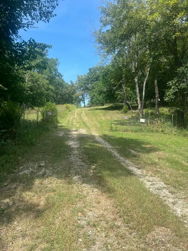 1759 E 555th Road, Brighton, MO 65617
