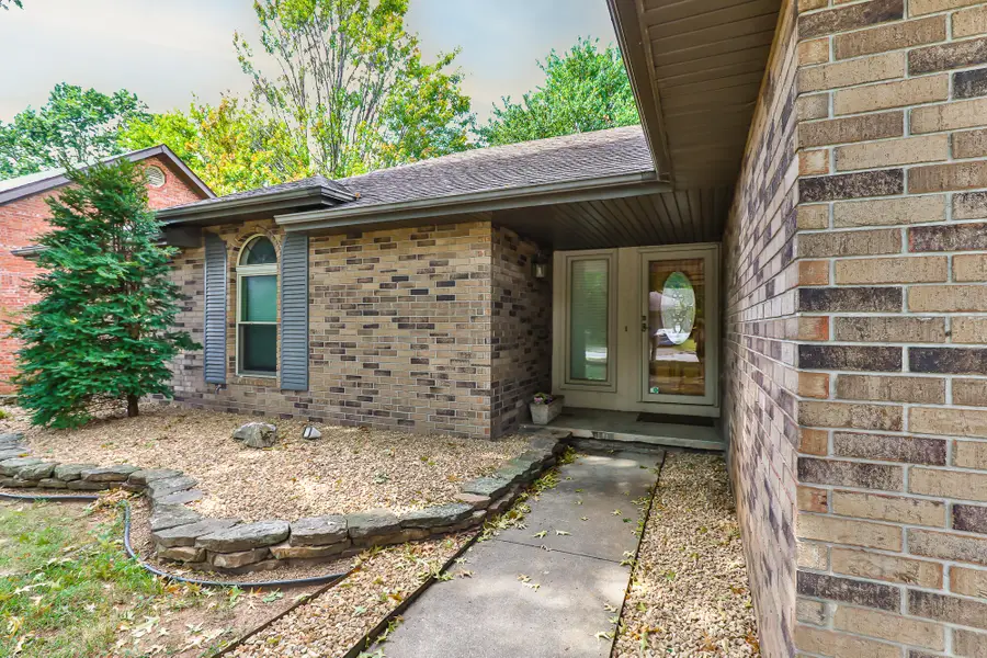4035 S Parkcrest Avenue, Springfield, MO 65810 - #3