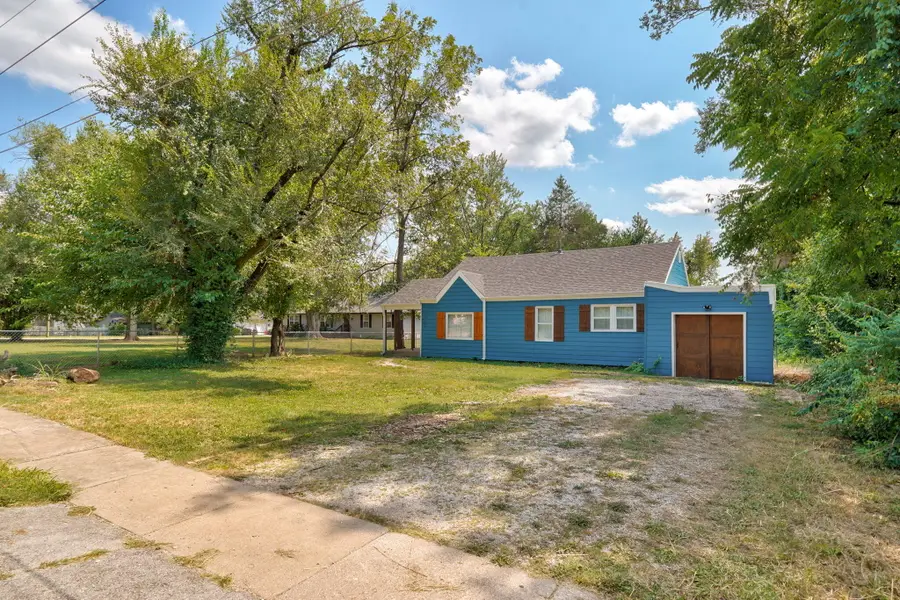 2620 W Chestnut Street, Springfield, MO 65802 - #3