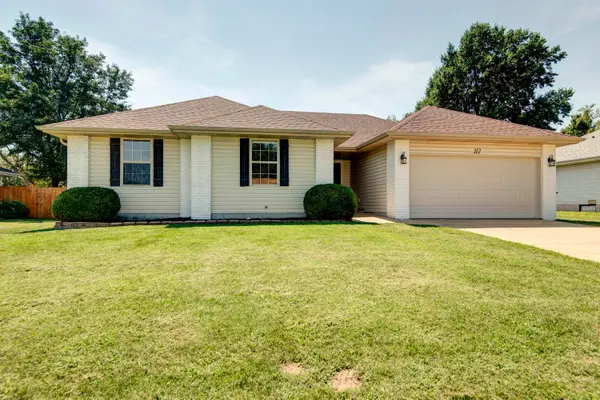 212 E Robin Road, Clever, MO 65631