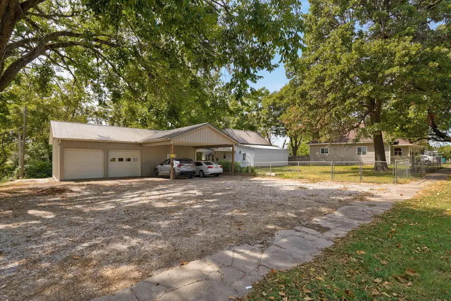 202 N Lincoln Avenue, Monett, MO 65708 - #2