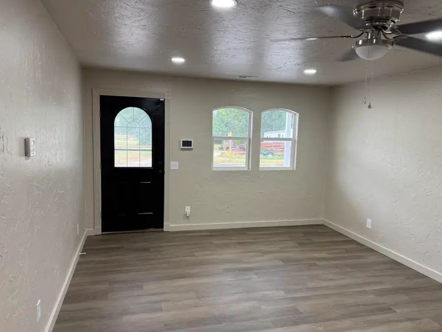 212 E Delta Street, Aurora, MO 65605 - #2