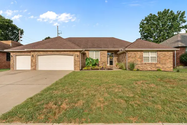 3379 S Woodstock Avenue, Springfield, MO 65809