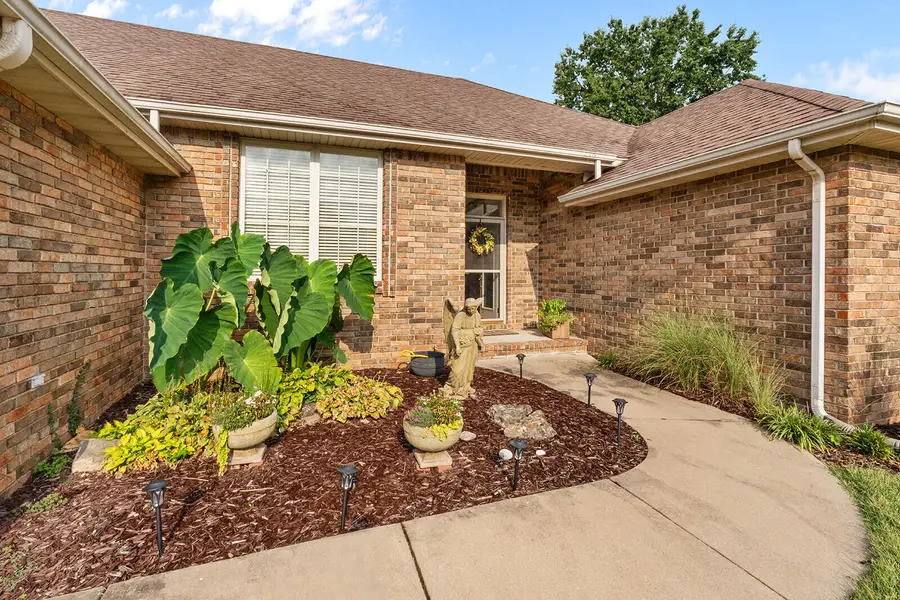 3379 S Woodstock Avenue, Springfield, MO 65809 - #3