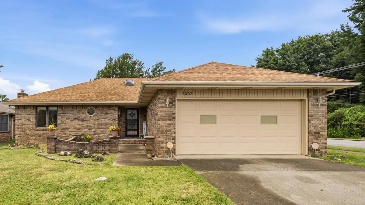 2007 S Lancaster Avenue, Springfield, MO 65807 - #1