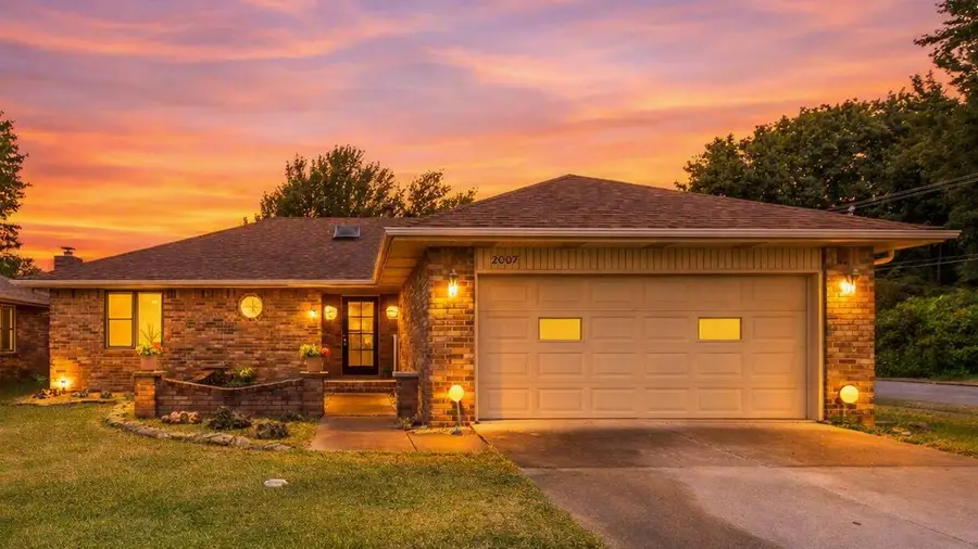 2007 S Lancaster Avenue, Springfield, MO 65807 - #2