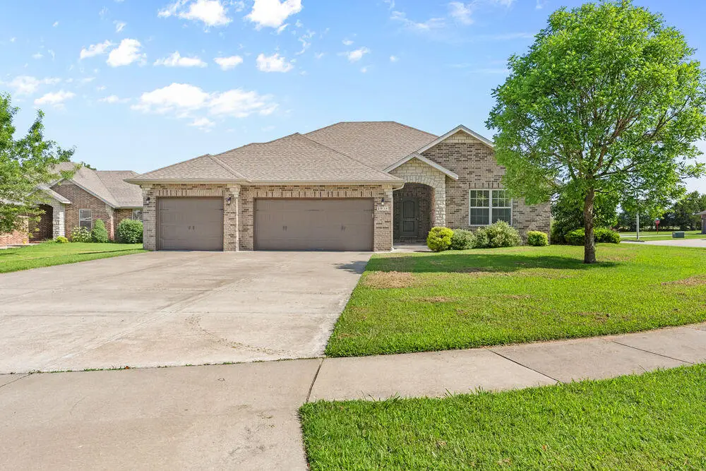 1935 N Pavilion Place, Strafford, MO 65757 - #1