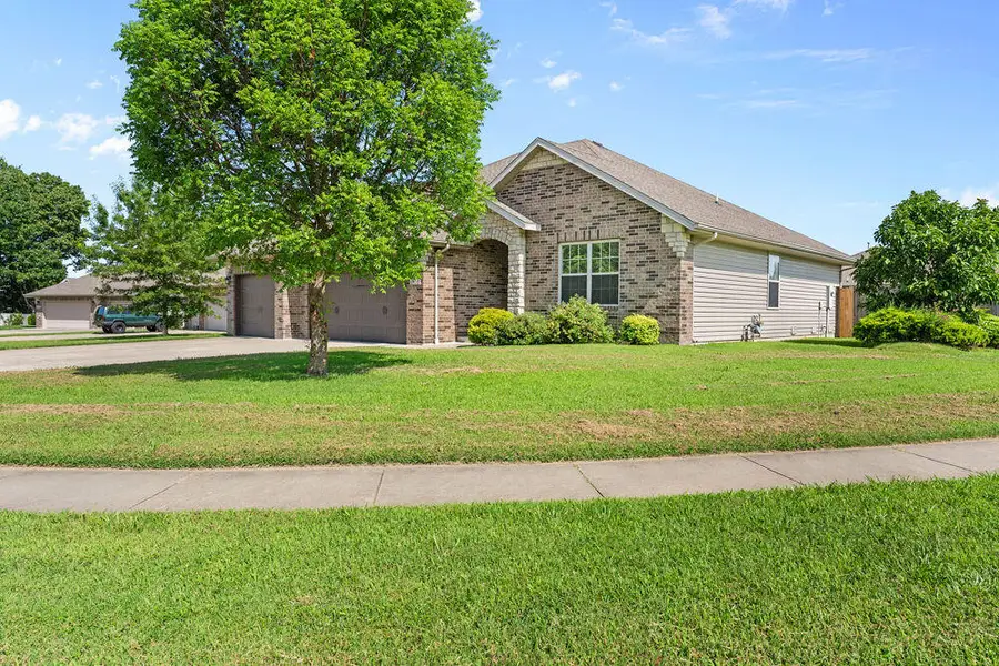 1935 N Pavilion Place, Strafford, MO 65757 - #3
