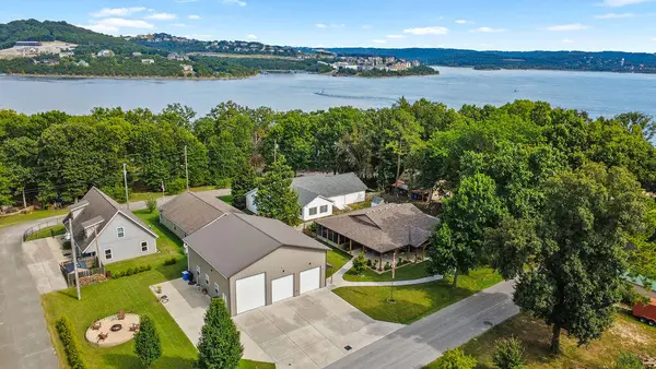 325 Lakeland Avenue, Hollister, MO 65672