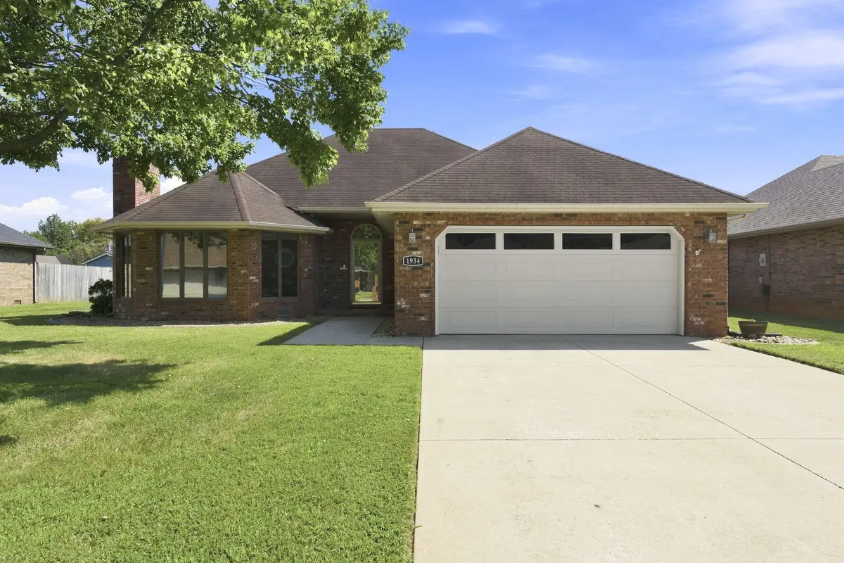 1934 E Ridgewood Drive, Springfield, MO 65804 - #1