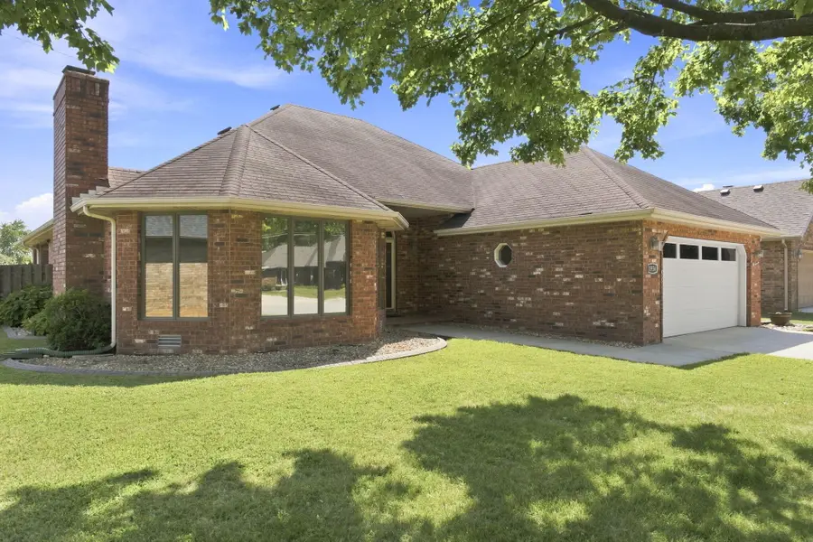 1934 E Ridgewood Drive, Springfield, MO 65804 - #3